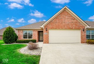 4893 W Harrisburg Court, New Palestine, IN 46163