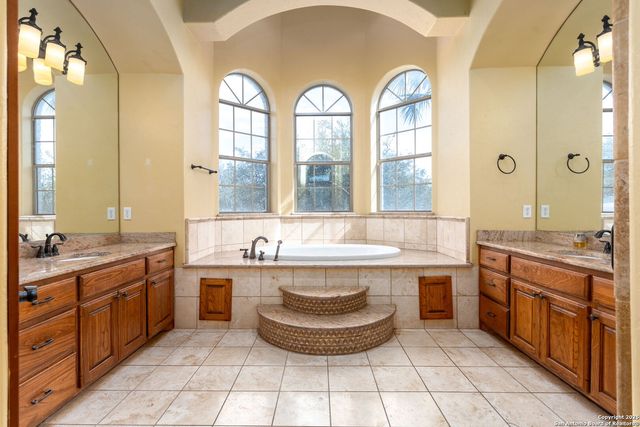 192 COUNTY ROAD 2812, Mico, TX 78056