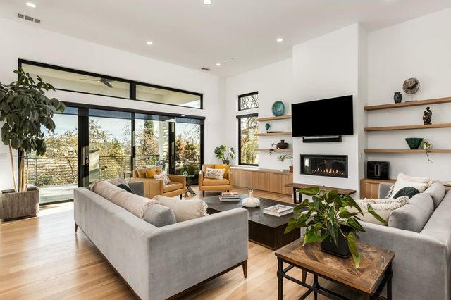 635 Lakeridge Dr, Auburn, CA 95603