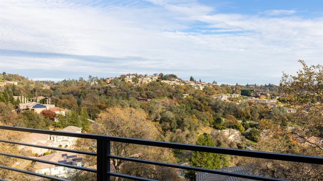 635 Lakeridge Dr, Auburn, CA 95603