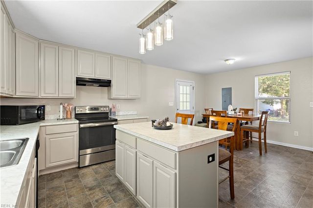 16 Lacrosse St, Hampton, VA 23663