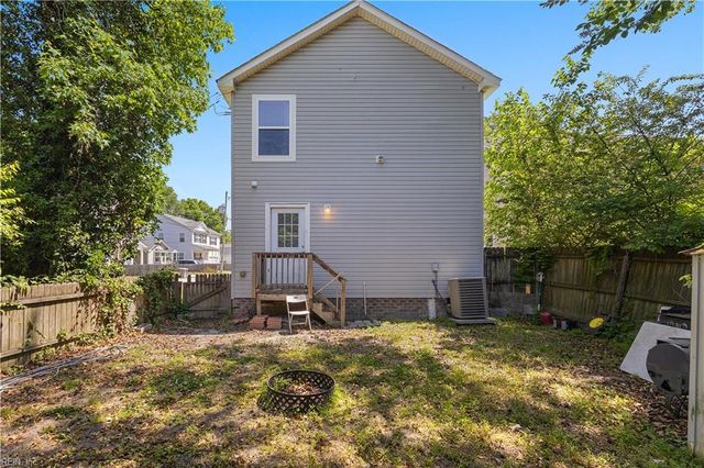 16 Lacrosse St, Hampton, VA 23663