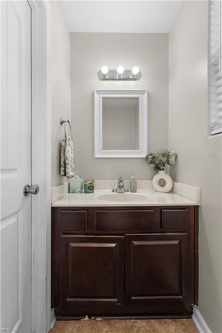 16 Lacrosse St, Hampton, VA 23663