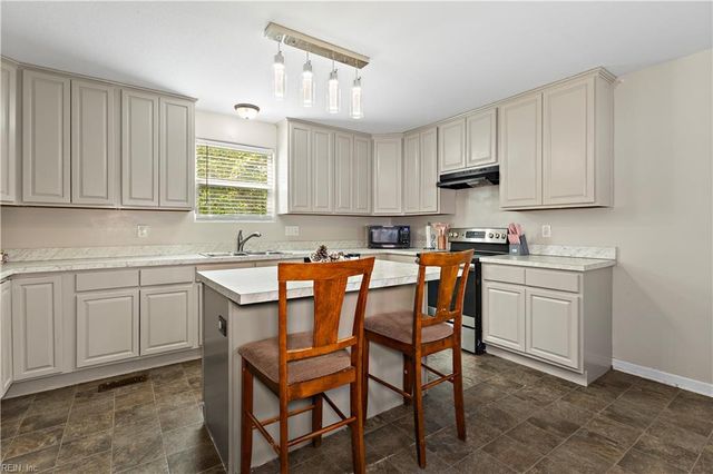 16 Lacrosse St, Hampton, VA 23663