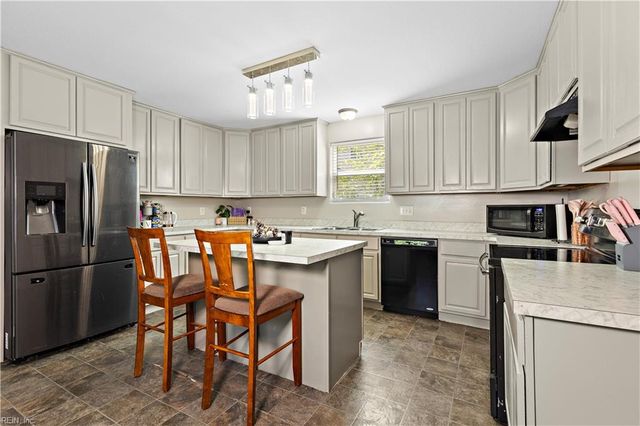 16 Lacrosse St, Hampton, VA 23663