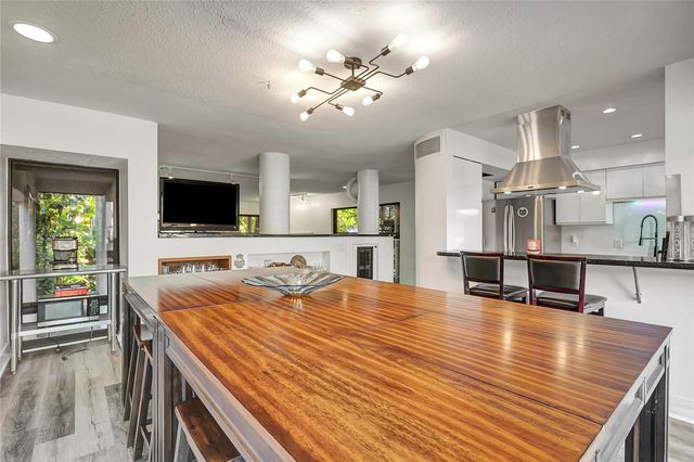 312 S RIVERHILLS DRIVE, Tampa, FL 33617