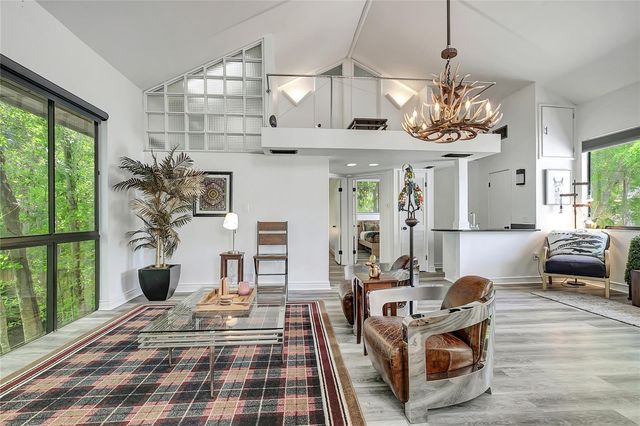 312 S RIVERHILLS DRIVE, Tampa, FL 33617