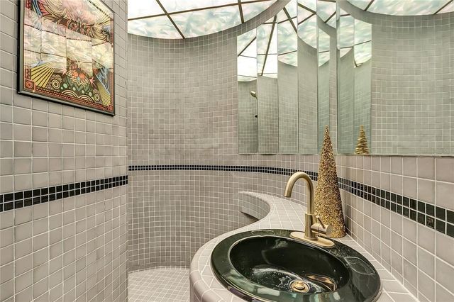 312 S RIVERHILLS DRIVE, Tampa, FL 33617