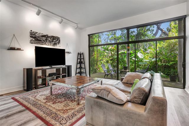 312 S RIVERHILLS DRIVE, Tampa, FL 33617
