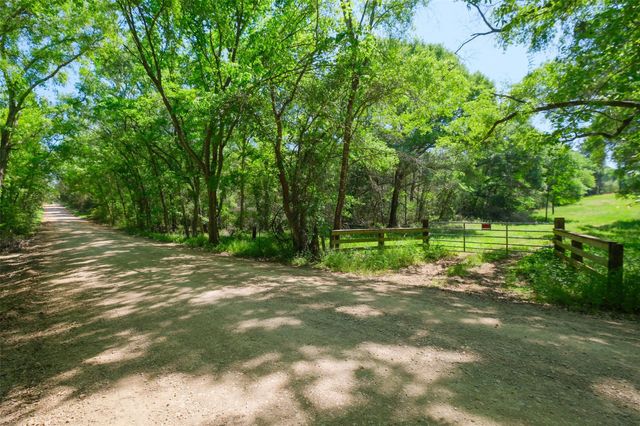 24718 Squirrel Road, New Ulm, TX 78950