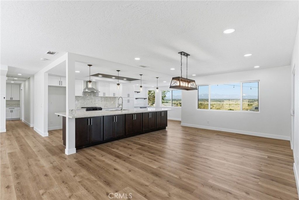 Image 11 of property listing at 20575 Lupine, Apple Valley, CA 92308