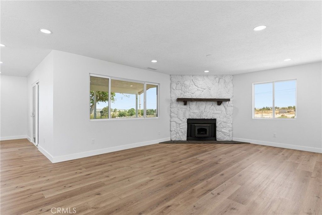 Image 18 of property listing at 20575 Lupine, Apple Valley, CA 92308