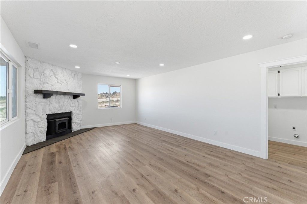 Image 19 of property listing at 20575 Lupine, Apple Valley, CA 92308