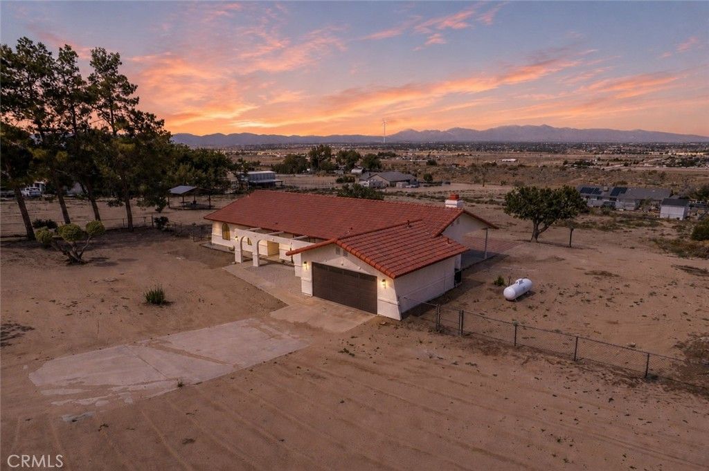 Image 2 of property listing at 20575 Lupine, Apple Valley, CA 92308