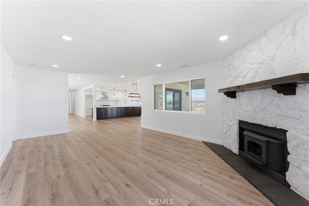 Image 20 of property listing at 20575 Lupine, Apple Valley, CA 92308
