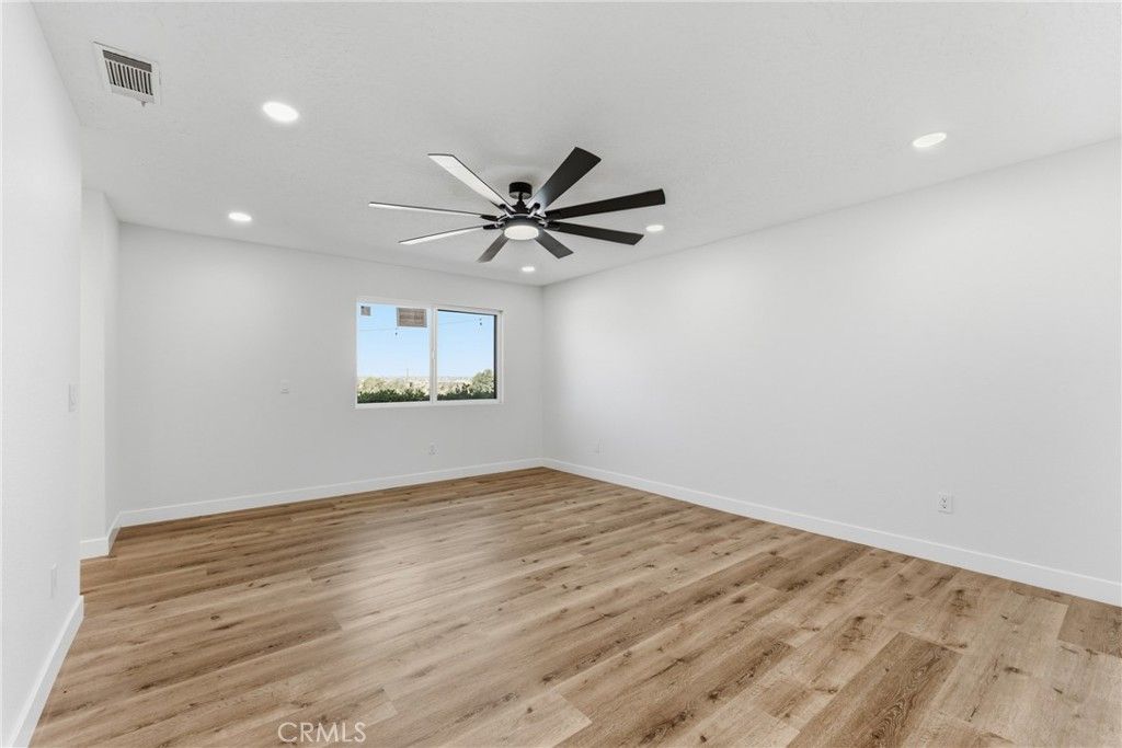 Image 27 of property listing at 20575 Lupine, Apple Valley, CA 92308