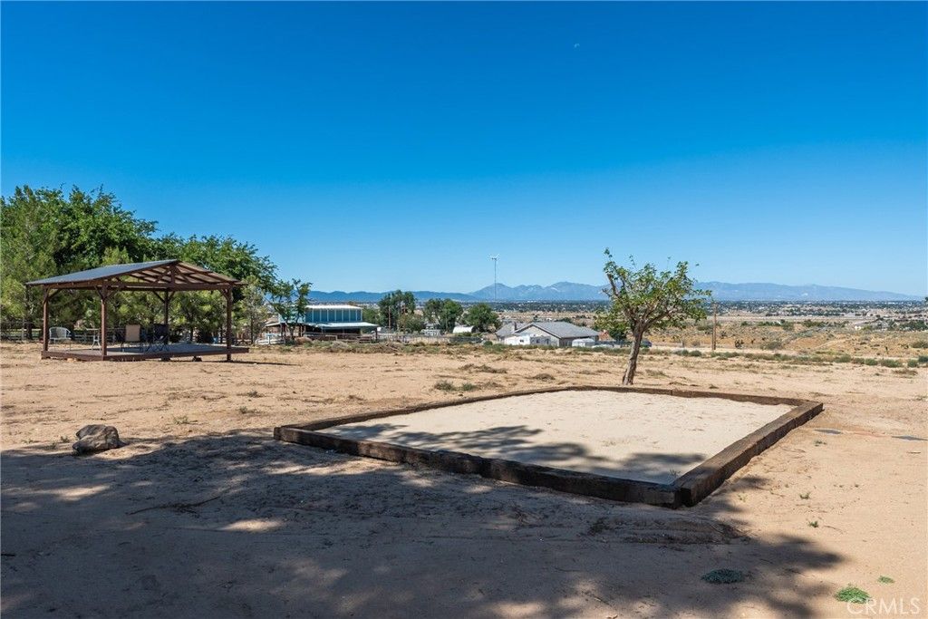 Image 39 of property listing at 20575 Lupine, Apple Valley, CA 92308