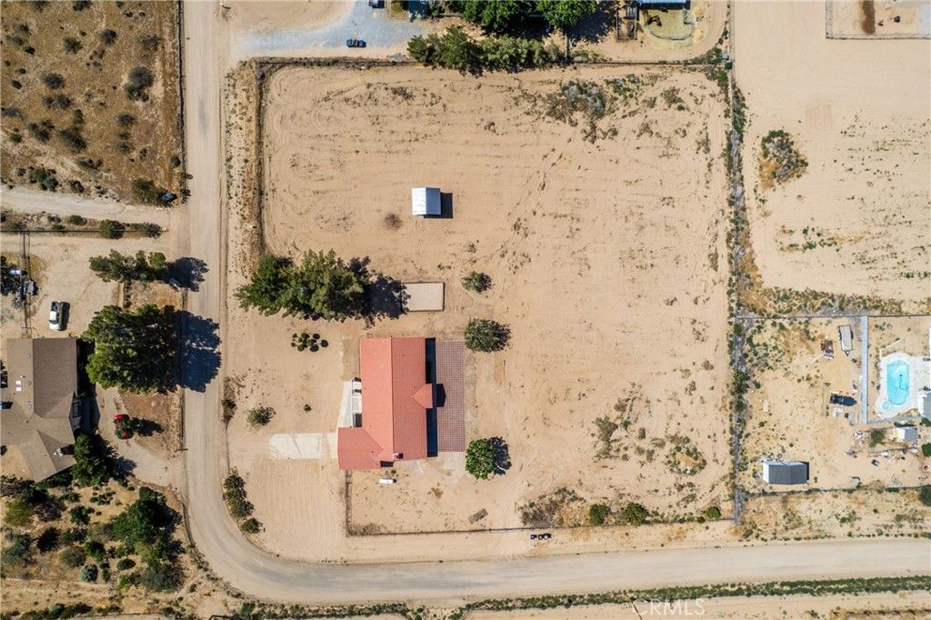 Image 4 of property listing at 20575 Lupine, Apple Valley, CA 92308