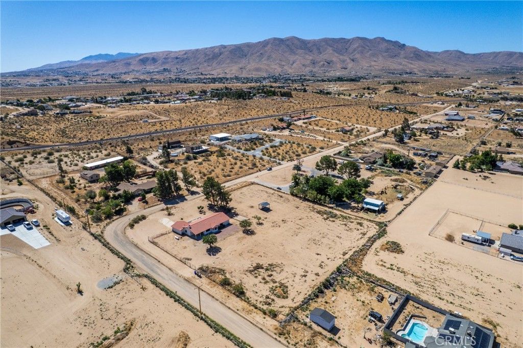 Image 5 of property listing at 20575 Lupine, Apple Valley, CA 92308
