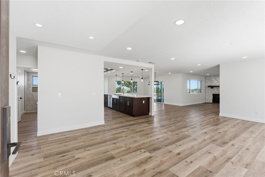 Image 7 of property listing at 20575 Lupine, Apple Valley, CA 92308