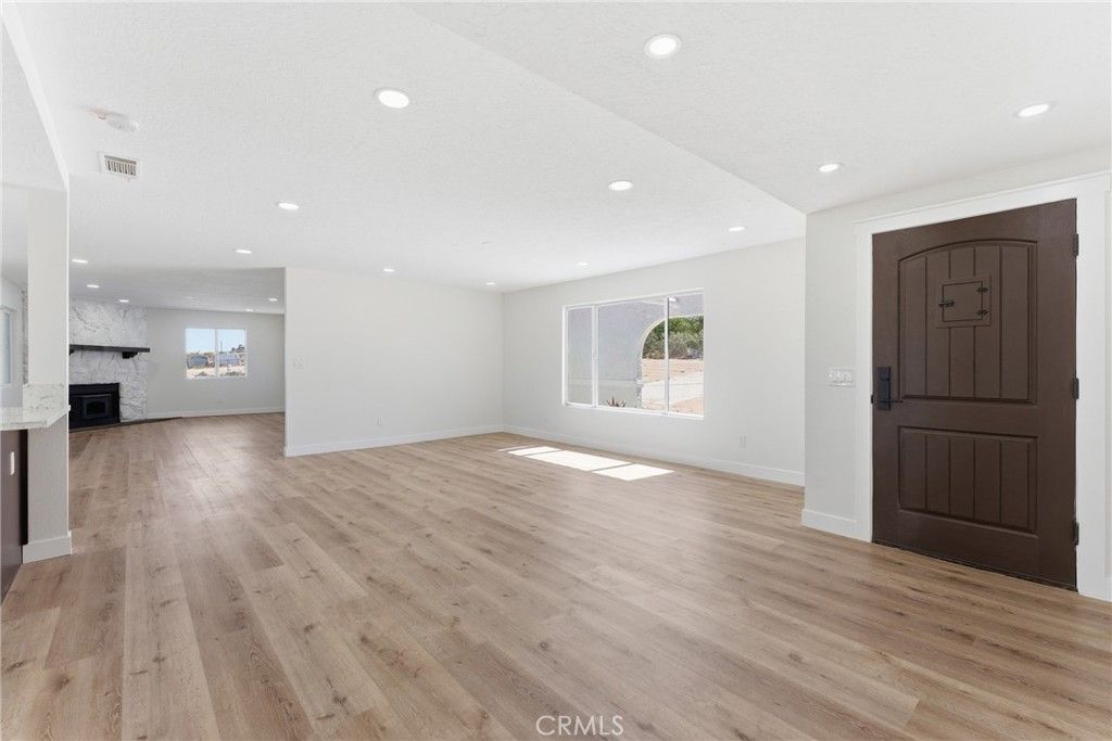 Image 8 of property listing at 20575 Lupine, Apple Valley, CA 92308