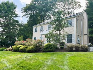 2A Aspen Way, Danbury, CT 06811