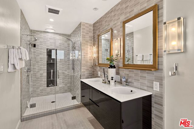 3152 Grand View Boulevard, Los Angeles, CA 90066