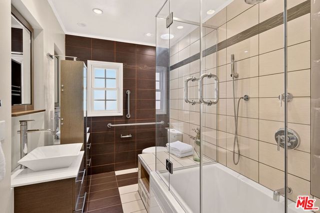3152 Grand View Boulevard, Los Angeles, CA 90066