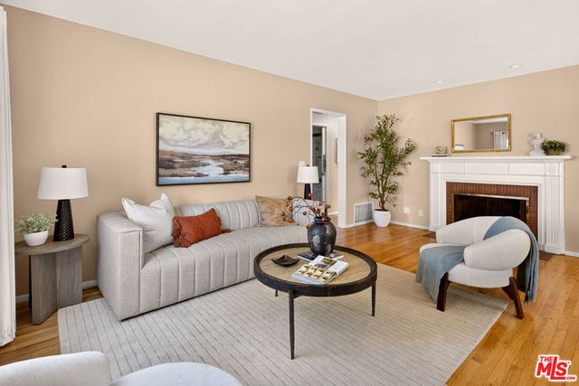 3152 Grand View Boulevard, Los Angeles, CA 90066