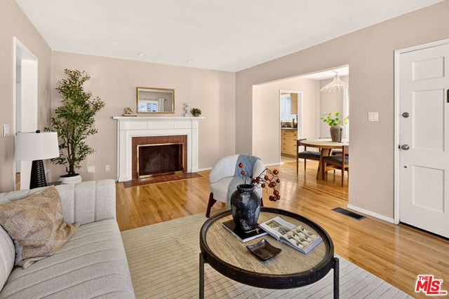 3152 Grand View Boulevard, Los Angeles, CA 90066
