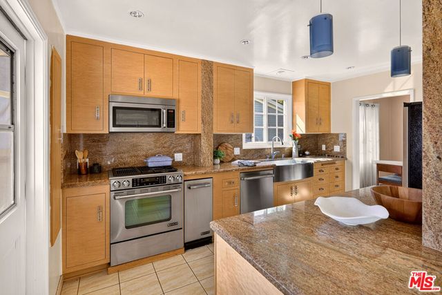 3152 Grand View Boulevard, Los Angeles, CA 90066