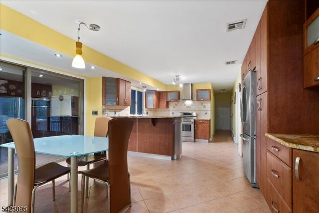 5 Fowler Pl, Montville Twp., NJ 07045