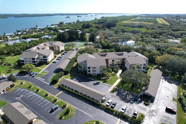 6175 S Mirror Lake Drive 301, Sebastian, FL 32958