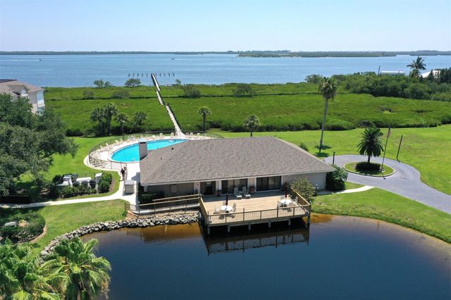 6175 S Mirror Lake Drive 301, Sebastian, FL 32958