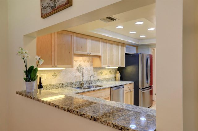 6175 S Mirror Lake Drive 301, Sebastian, FL 32958