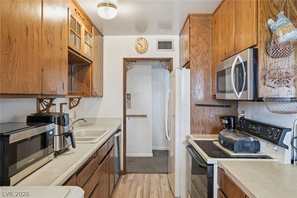 Image 3 of property listing at 3256 Brentwood Street, Las Vegas, NV 89121
