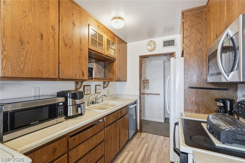 Image 5 of property listing at 3256 Brentwood Street, Las Vegas, NV 89121