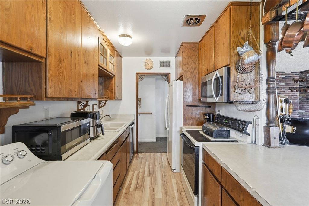 Image 6 of property listing at 3256 Brentwood Street, Las Vegas, NV 89121