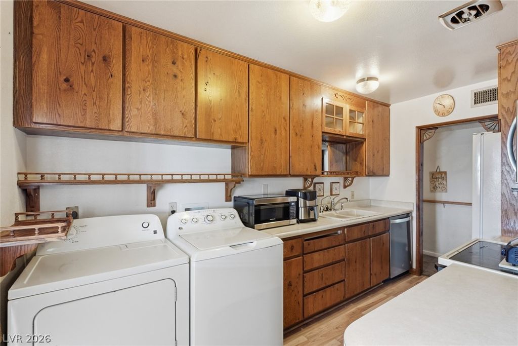 Image 7 of property listing at 3256 Brentwood Street, Las Vegas, NV 89121