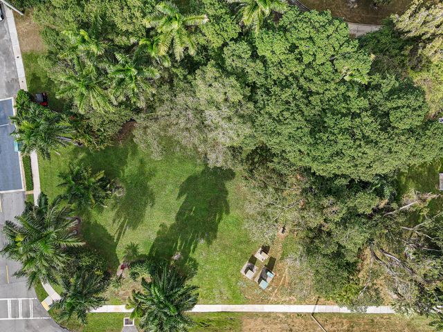 1617 Embassy Drive, West Palm Beach, FL 33401