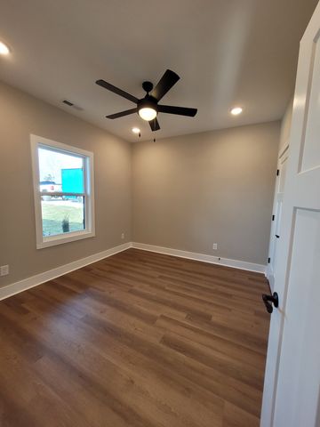 207 Sandalwood Way, Dickson, TN 37055