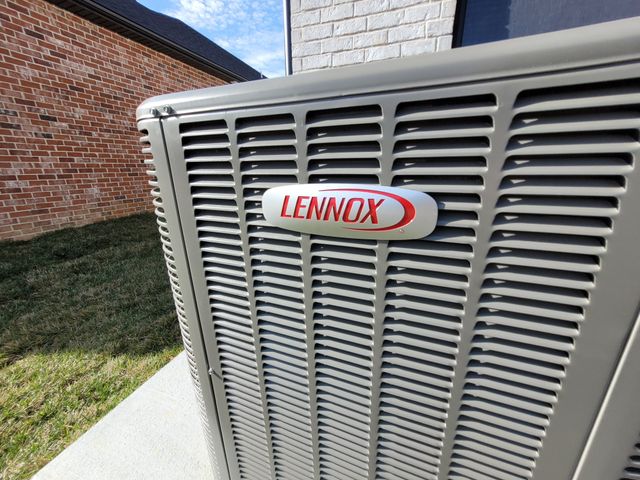 207 Sandalwood Way, Dickson, TN 37055