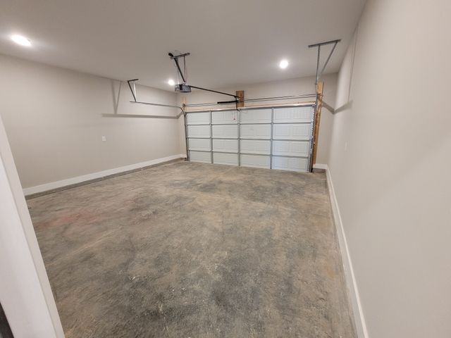 207 Sandalwood Way, Dickson, TN 37055