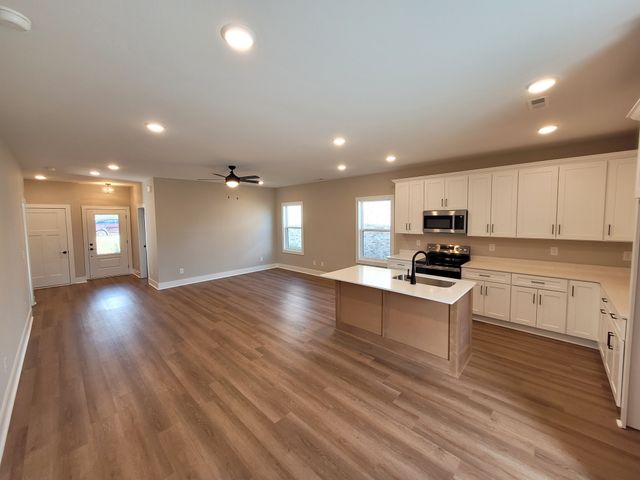 207 Sandalwood Way, Dickson, TN 37055