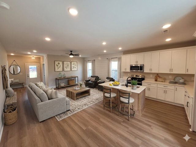 207 Sandalwood Way, Dickson, TN 37055