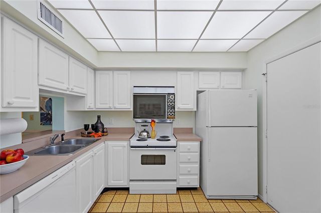1403 CORDOVA GREEN, Seminole, FL 33777