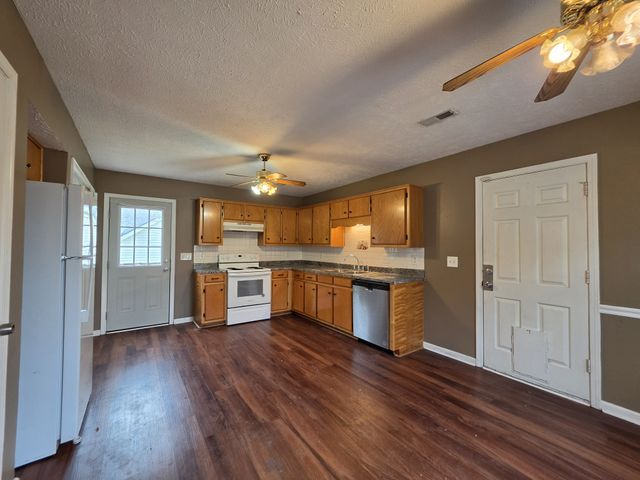 2000 Penmar Dr, La Vergne, TN 37086