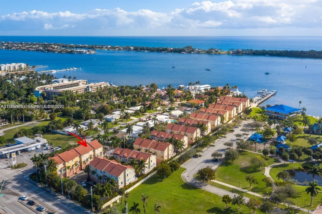 104 Harbors Way, Boynton Beach, FL 33435