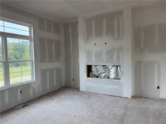2129 Deerfield Terrace, Liberty, MO 64068