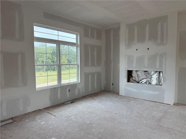 2129 Deerfield Terrace, Liberty, MO 64068